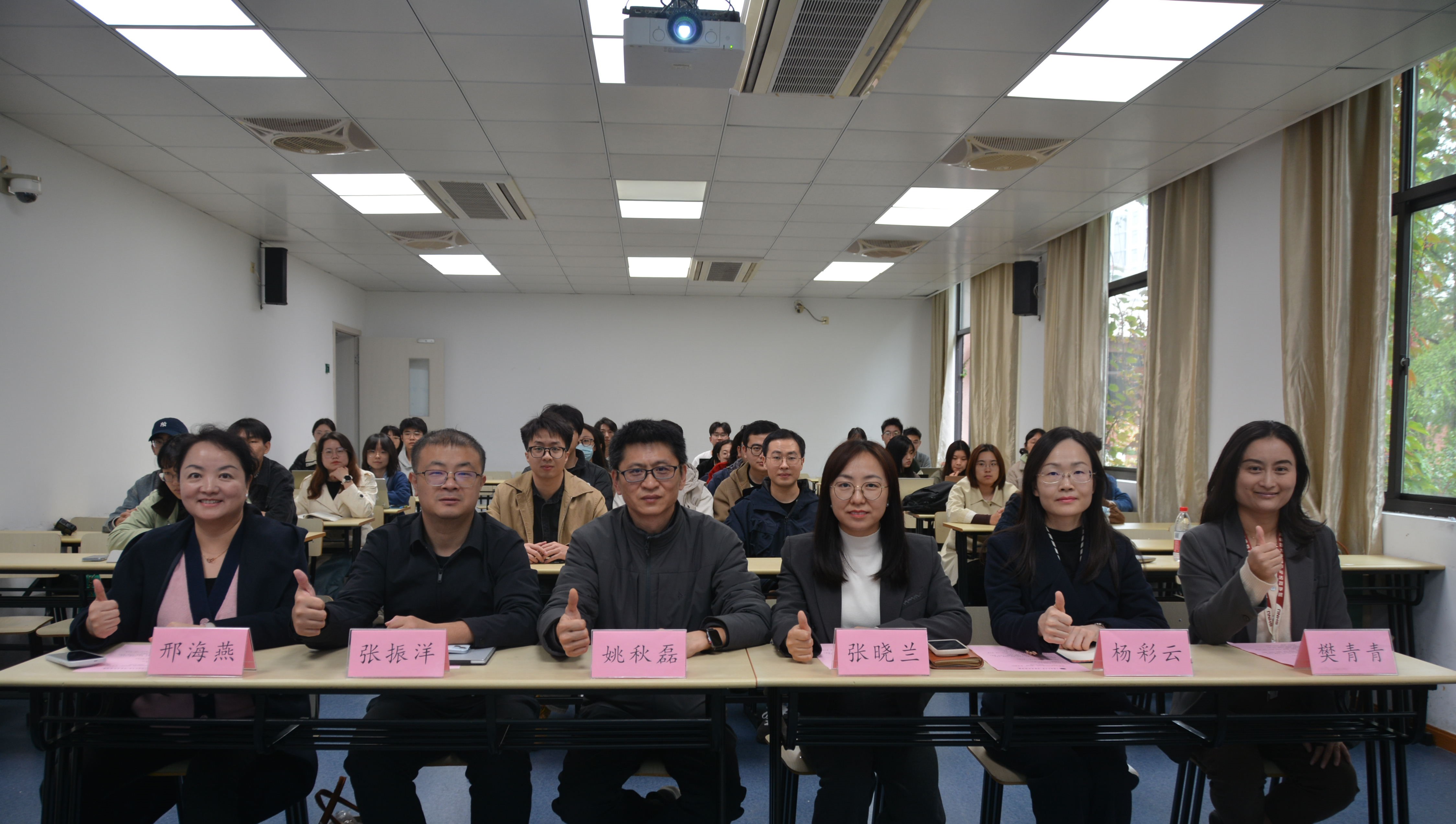 老师合影1.jpg 老师合影1.jpg